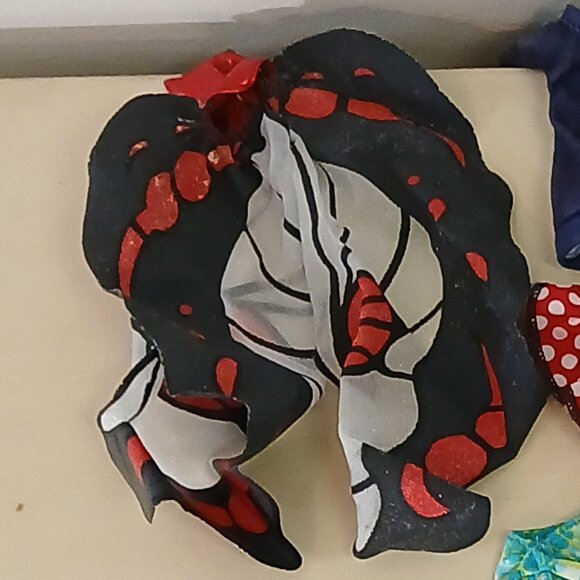 Assorted Monster High clothing and accessories - Picture 14 of 14